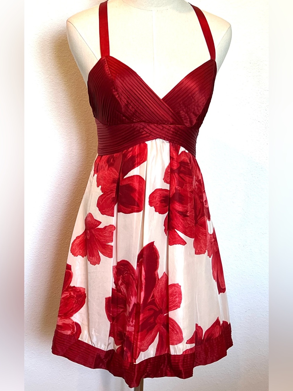 Guess Y2K Red and White Floral Mini Dress